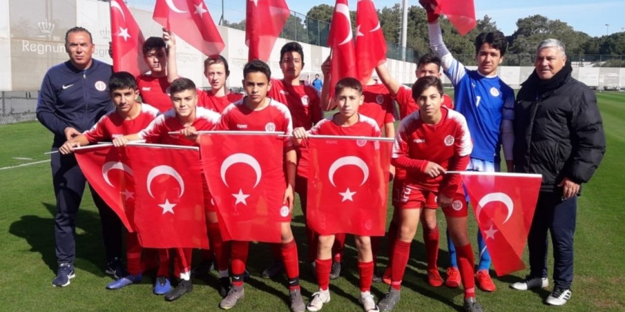 Fraport TAV Antalyasporun altyapından Mehmetçiğe selam