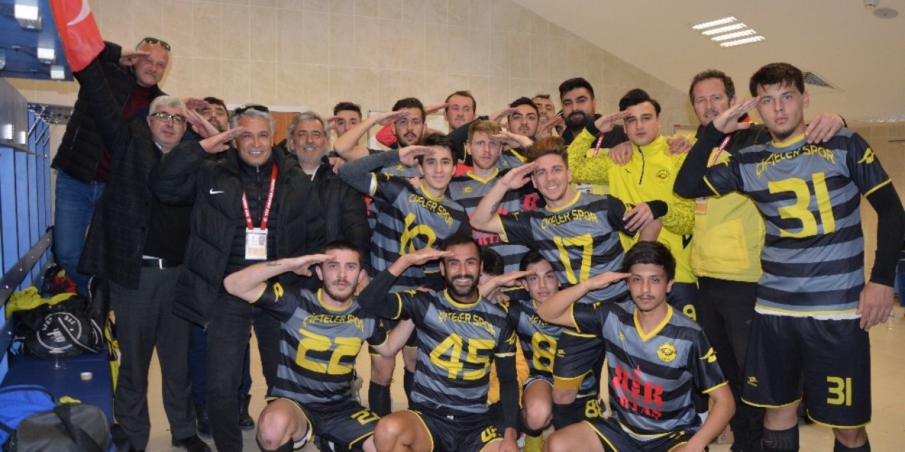 Asker selamı vererek galibiyeti kutladılar