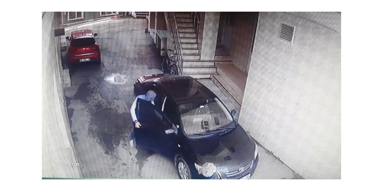 Camiye dadanan hırsızlar kameralara yakalandı