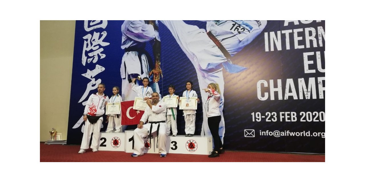 Adana’yı temsil edip, madalyaları topladılar