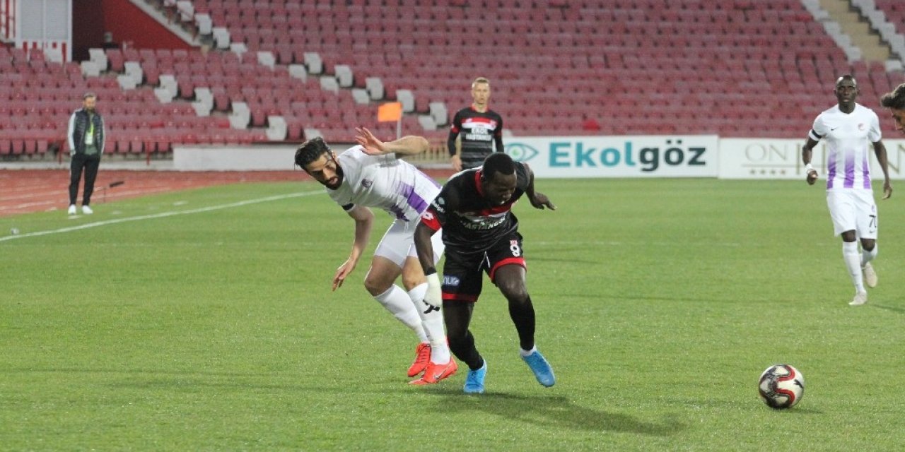 TFF 1. Lig: E.H. Balıkesirspor: 0 - Keçiörengücü: 0 (ilk yarı)