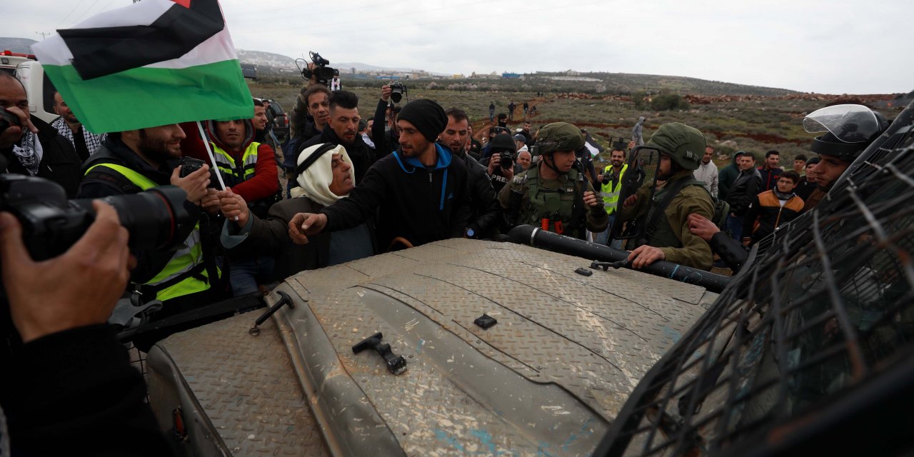 İsrail askerlerinden Batı Şeria'da gösteri düzenleyen Filistinlilere müdahale