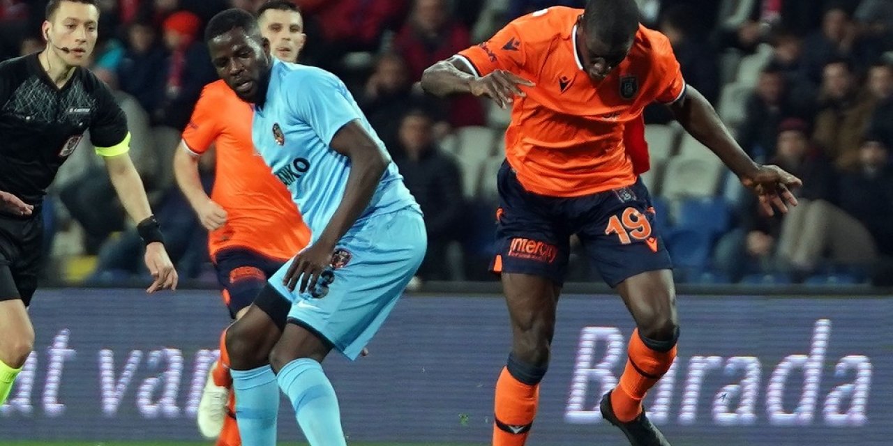 Demba Ba sonradan girdi, maçın yıldızı oldu