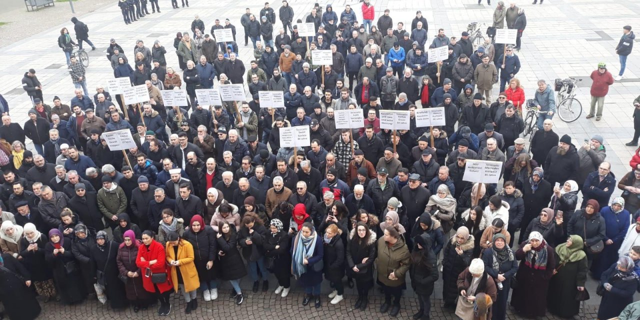 Almanya'da ırkçı teröre kurban gidenler Krefeld'de anıldı