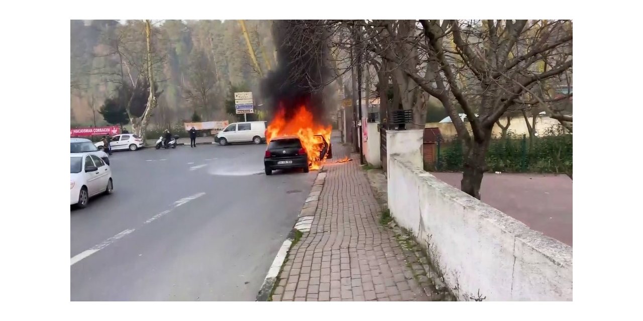 İstanbul’da sosyal medya fenomeni Uras Benlioğlu’nun aracı alev alev yandı