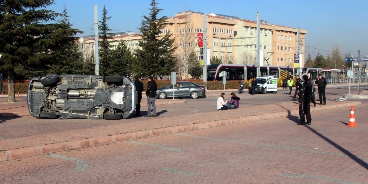 Otomobille çarpışan jeep takla attı: 1 yaralı