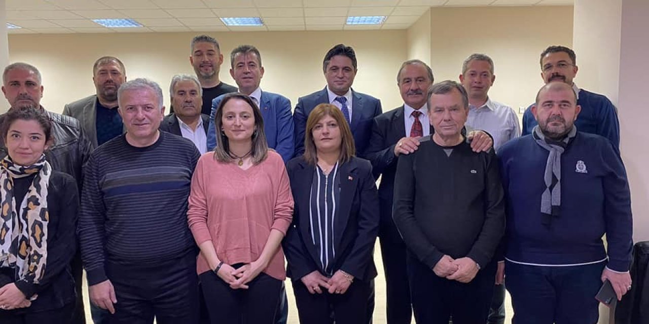 Aliağa’daki iki bağımsız meclis üyesi MHP’ye geçti