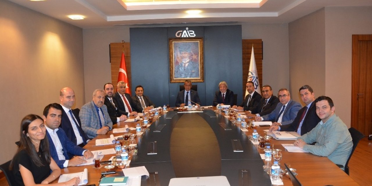 Tekstil ihracatçıları Polonya ve Romanya’yı mercek altına alıyor