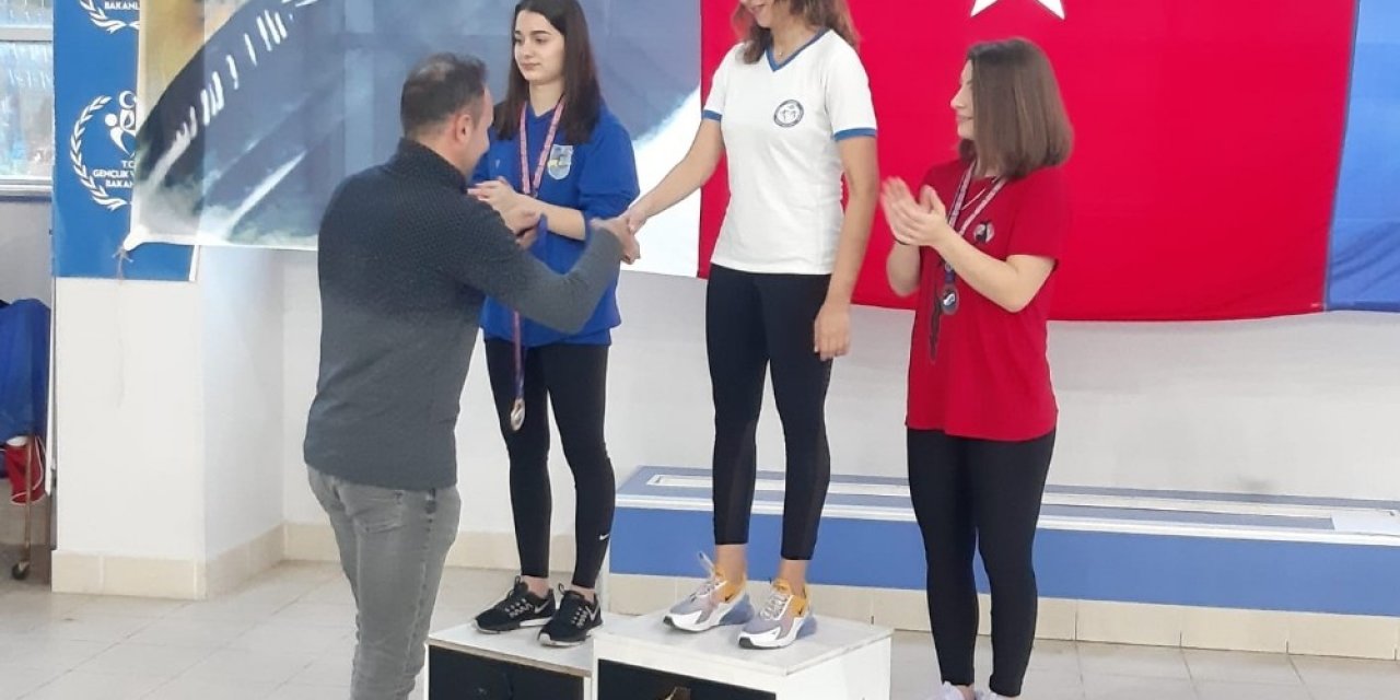 Serbest dalışta 11 Türkiye rekoru kıran sporculara ödülleri verildi