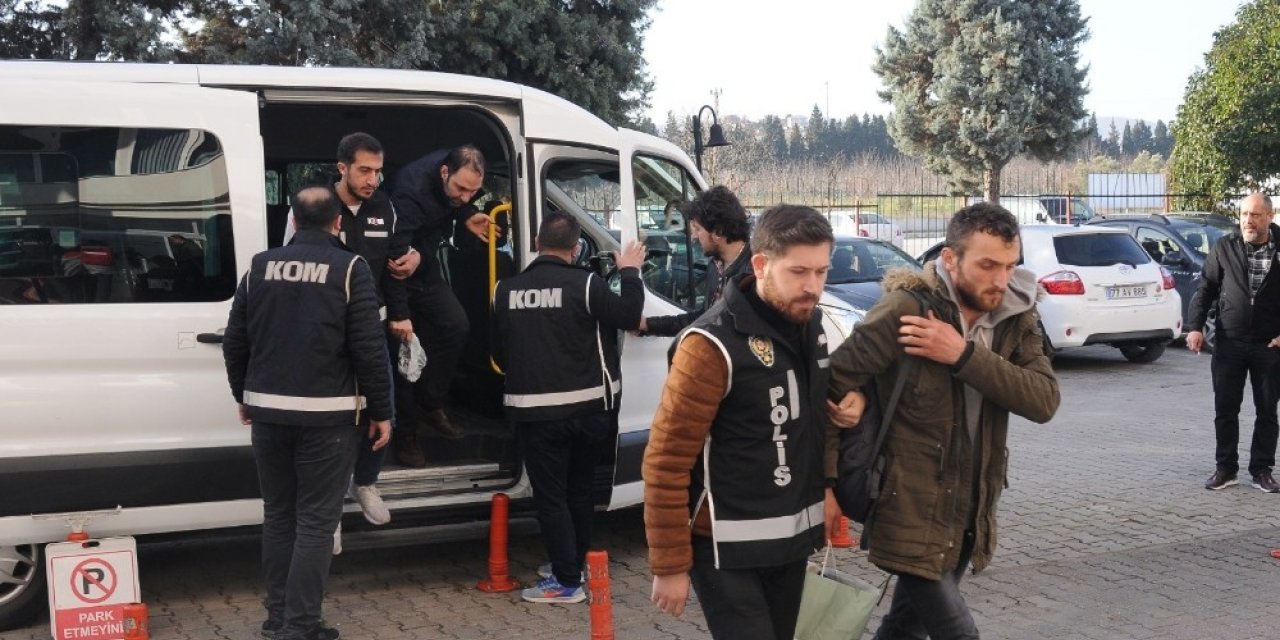 Yalova Belediyesi’ndeki yolsuzluk soruşturmasında 5 kişi adliyede