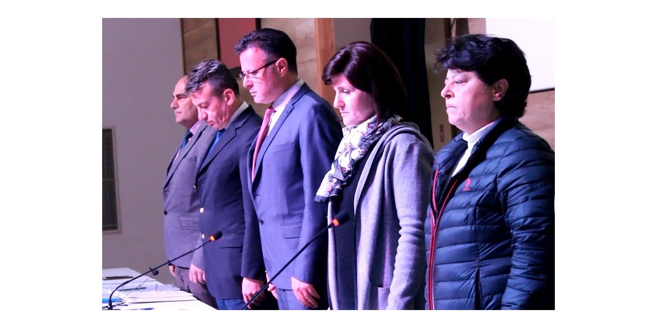 Meclis toplantısı saygı duruşuyla başladı
