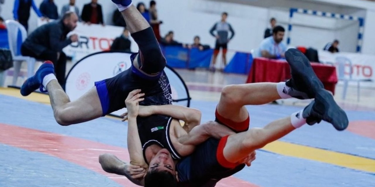 Genç güreşçilerden büyük başarı
