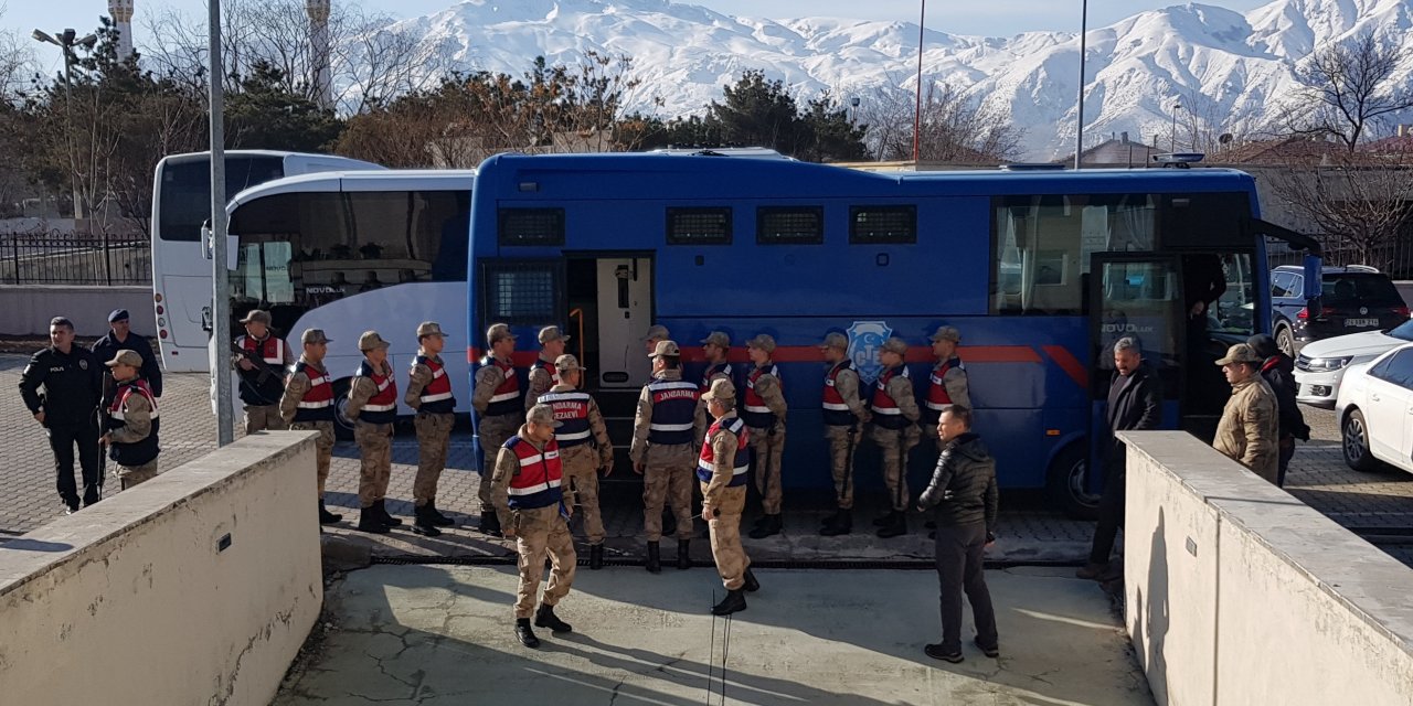 Erzincan'da ele geçirilen 1 ton 271 kilogram eroine ilişkin davada sanıklar hakim karşısında