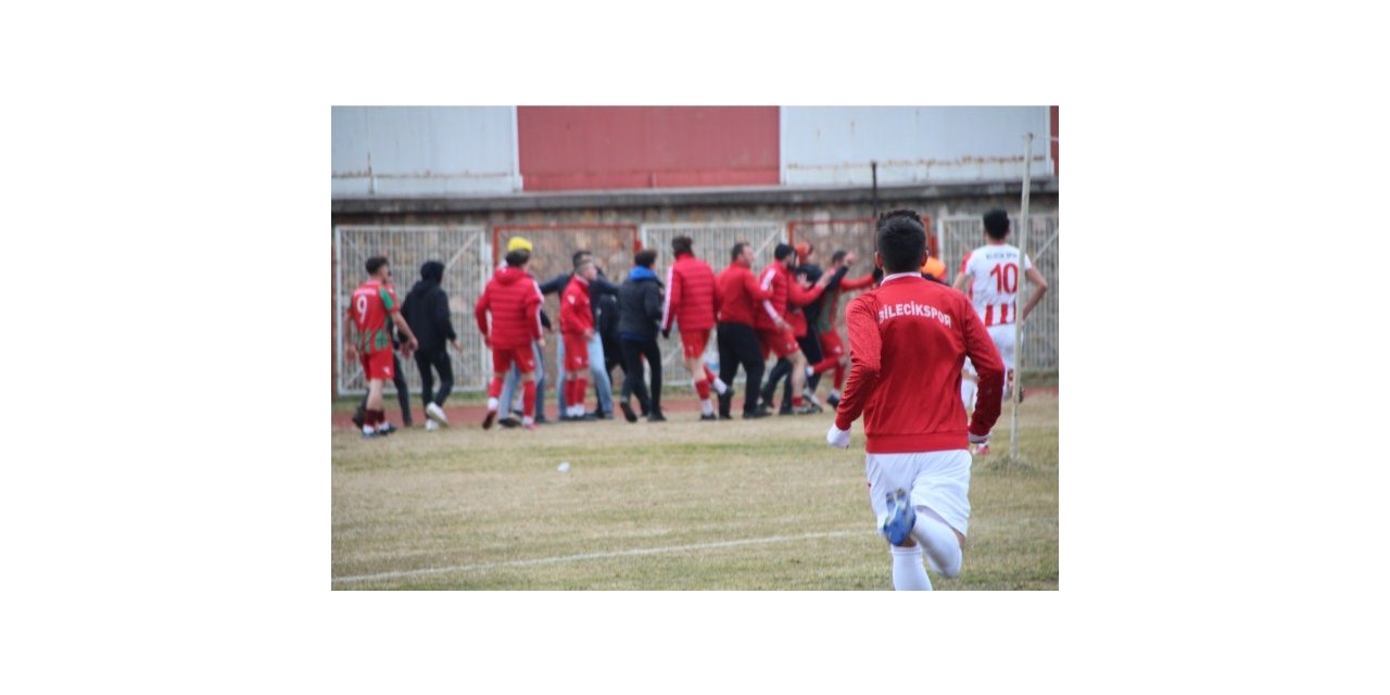 Tekmelerin havada uçuştuğu maçta sadece bir futbolcu disiplin kuruluna sevk edildi