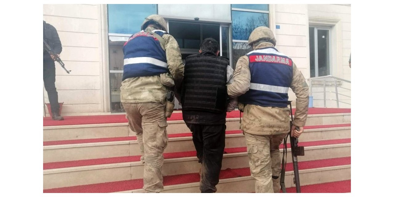 Cinayetten aranıyordu, çadırda yakalandı