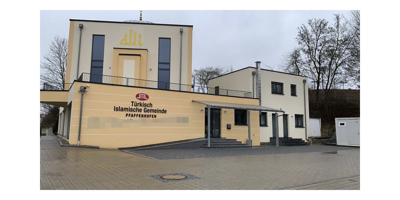 Almanya'da cami duvarına tehdit mesajı yazıldı