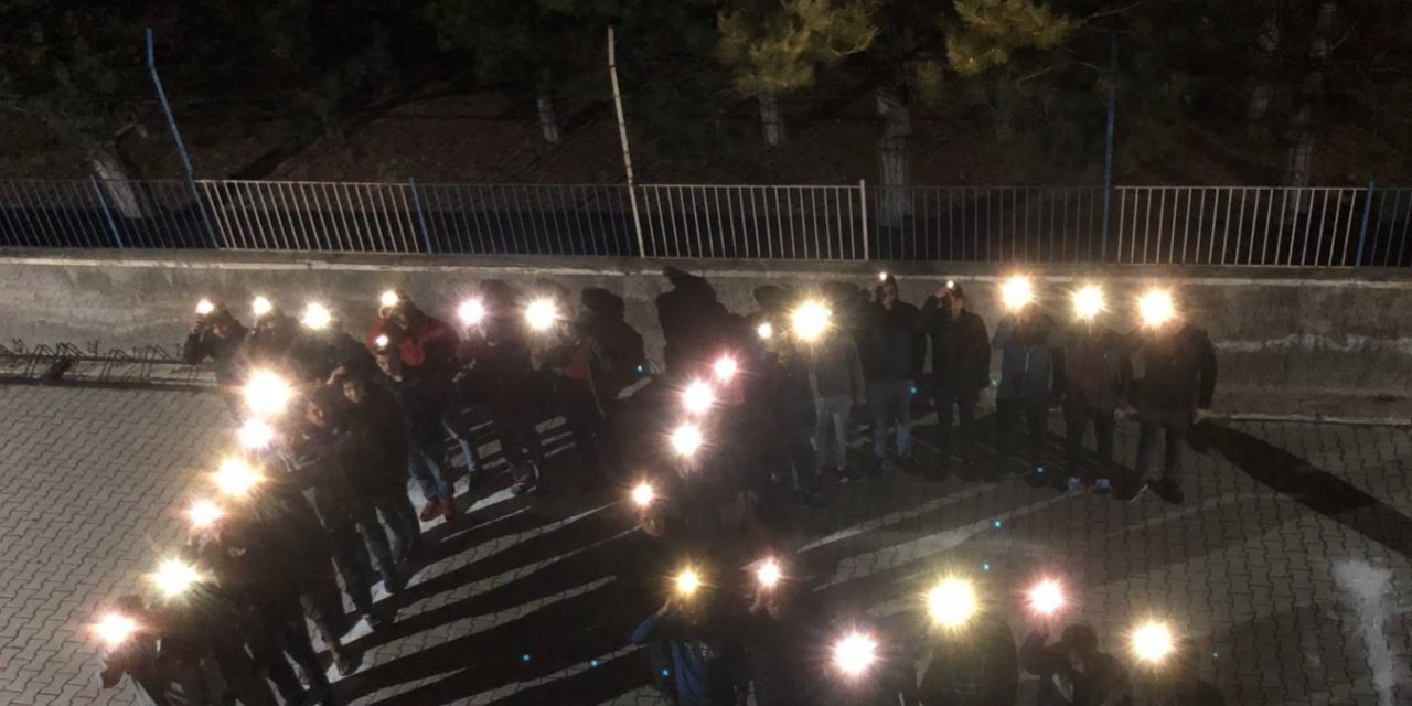 Akşehir'de yurtlarda kalan üniversite öğrencilerinden askerlere destek