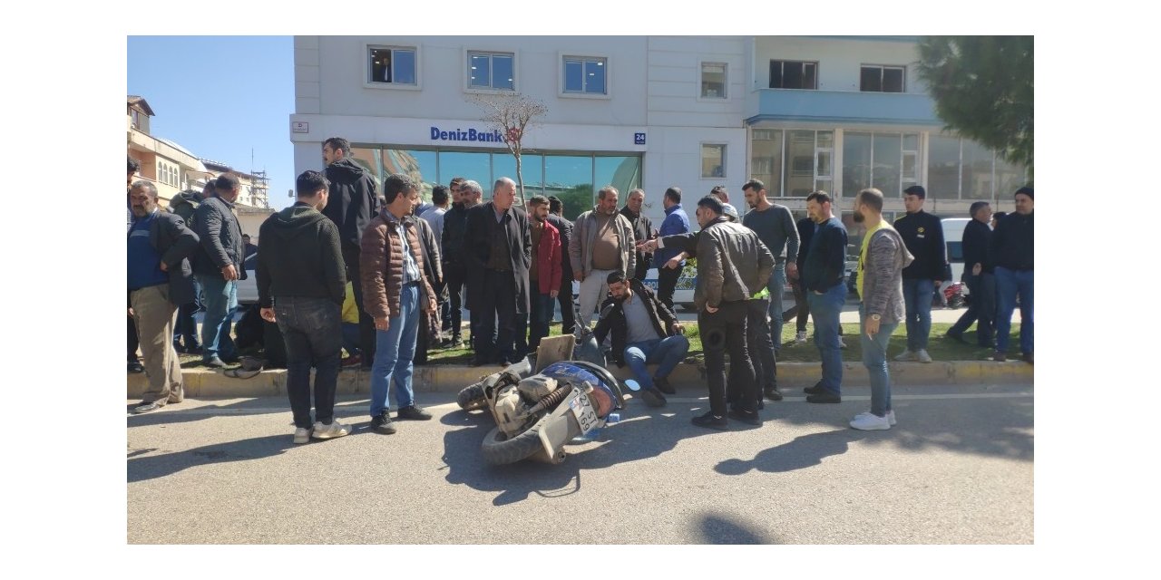 Motosiklet kadına çarptı, kızı arkasından ağladı