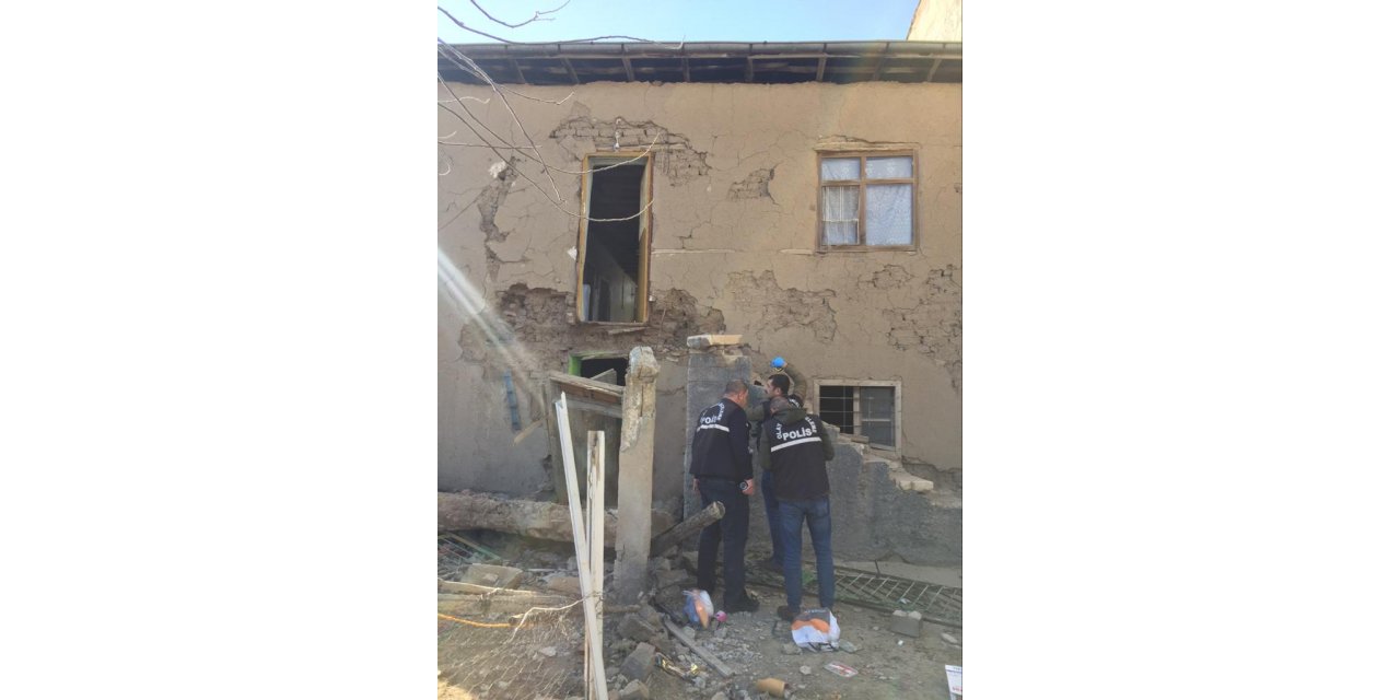 Elazığ'da kerpiç evin yüksek girişinin çökmesi sonucu bir kişi öldü