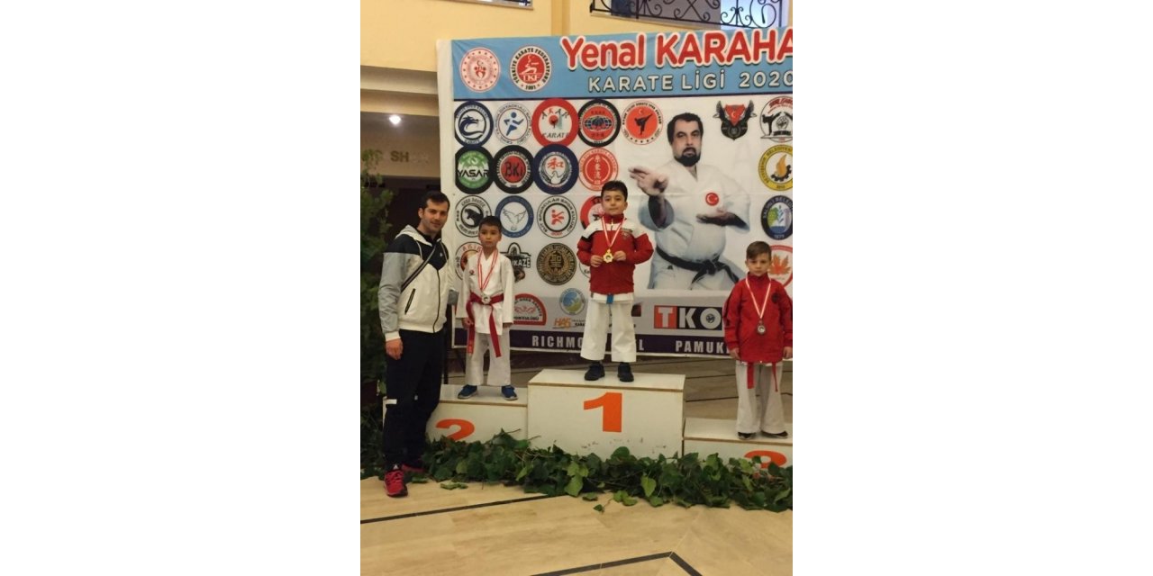 Küçük karateciler dereceleriyle göz doldurdu