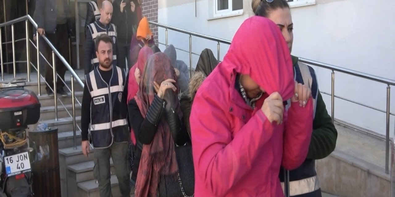 Bursa’da fuhuş operasyonu... Oyuncak ayının içerisine gizlenmiş para ve silah bulundu