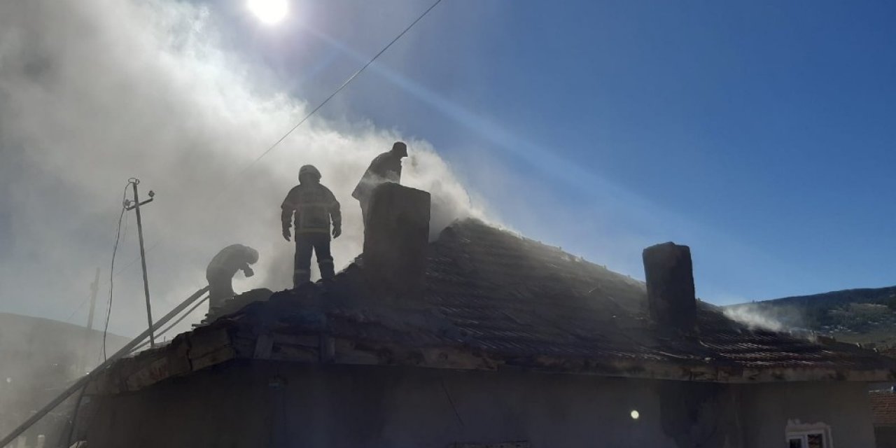 Şuhut’ta soba ev yangınına neden oldu