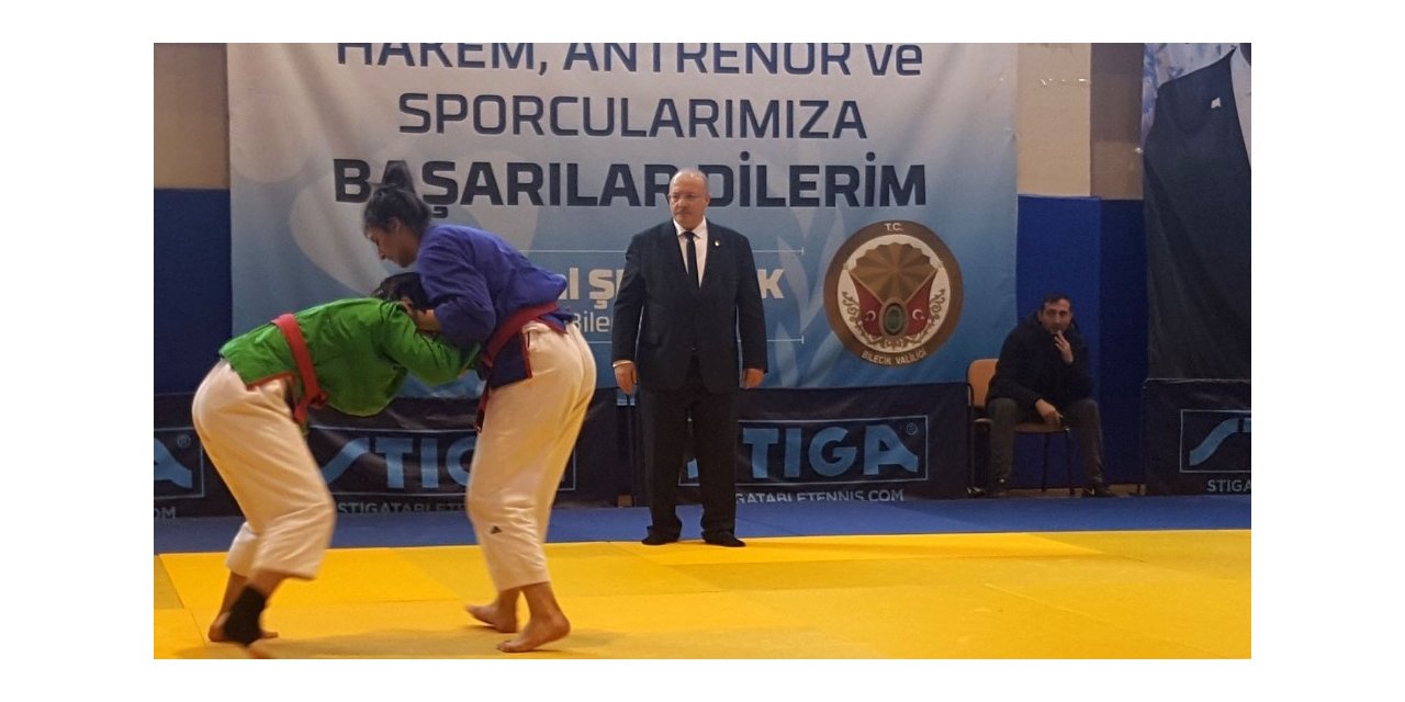 Ümitler ve Gençler Türkiye Kuraş Şampiyonası Bilecik’te yapıldı