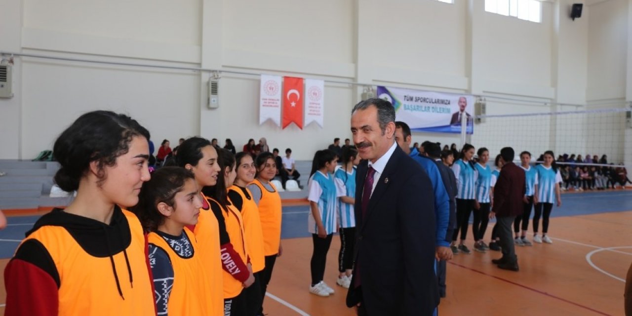 Gürpınar’da voleybol turnuvası