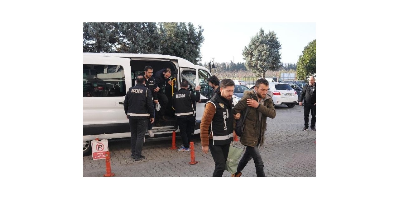 Yalova Belediyesindeki yolsuzluk soruşturması kapsamında adliyeye sevk edilen 5 kişi tutuklandı