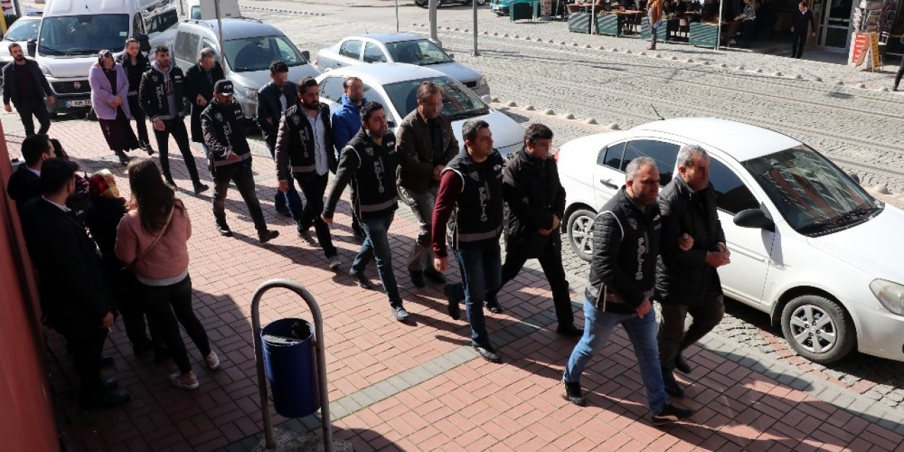 Kocaeli’de FETÖ/PDY operasyonunda 3 kişi tutuklandı
