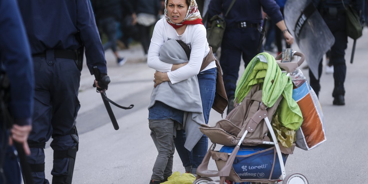 Midilli'de polis ile düzensiz göçmenler arasında gerginlik