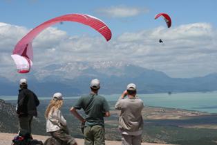 Beyşehir'de yamaç paraşütü