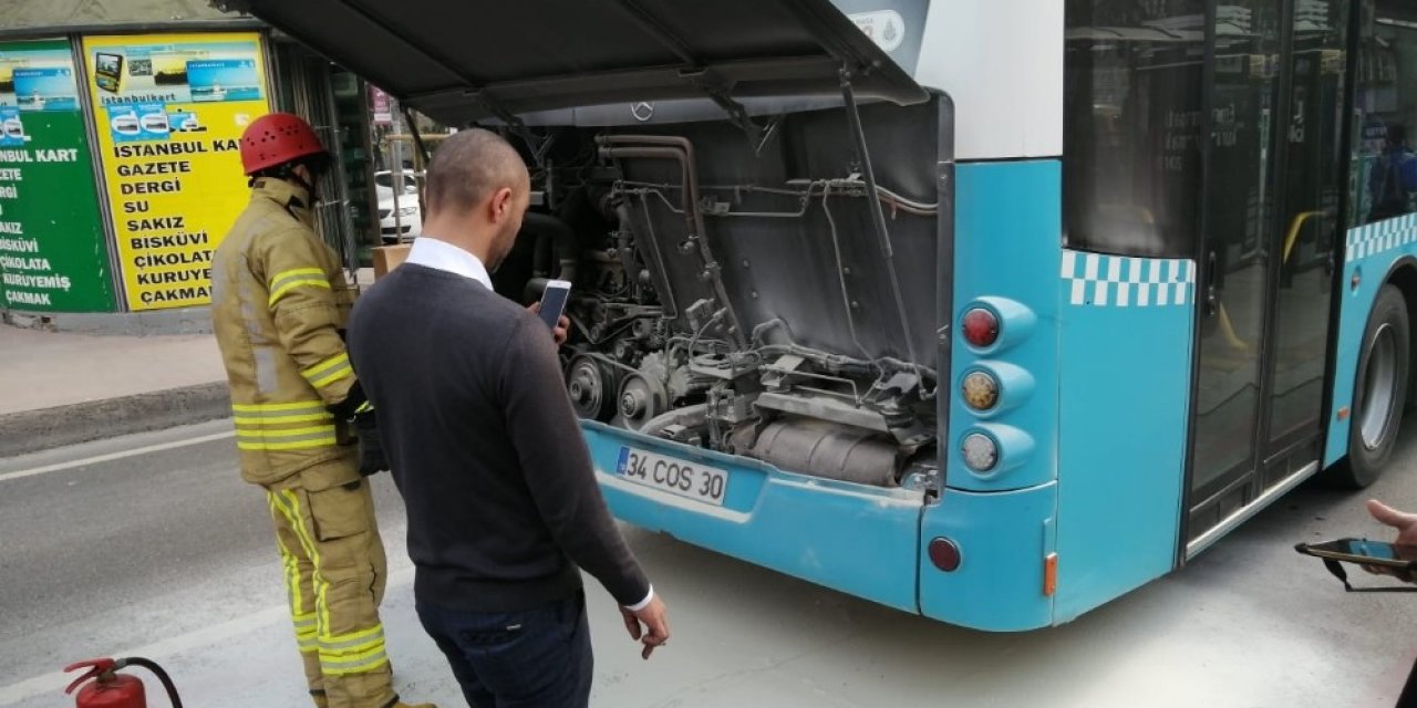 Taksim’de İETT otobüsünden korkutan yangın