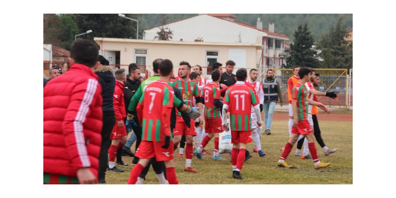 Bileciksporlu 2 futbolcu, darp edildiği iddiasıyla rakip 4 futbolcu için suç duyurusunda bulundu