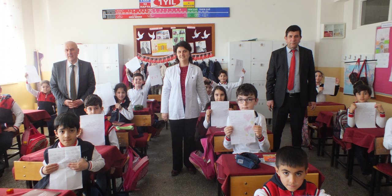Sivas'ta ilkokul öğrencilerinden örnek davranış