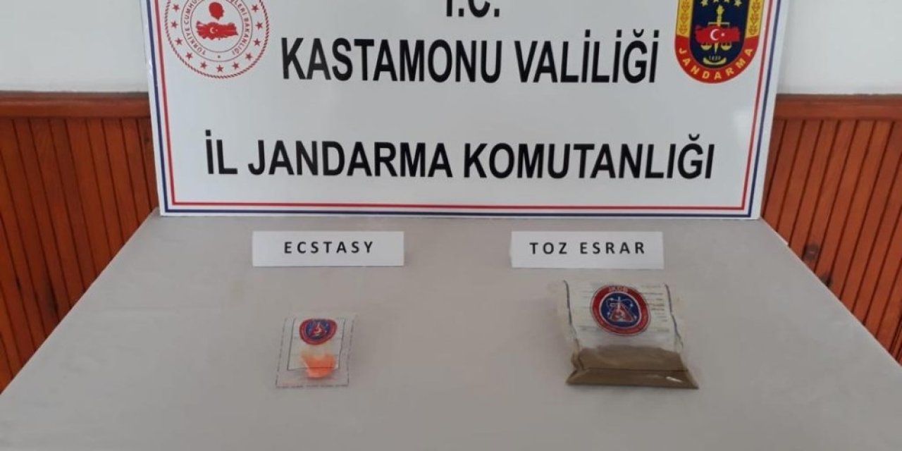 Otobüsteki yolcunun üzerinden 200 gram esrar çıktı