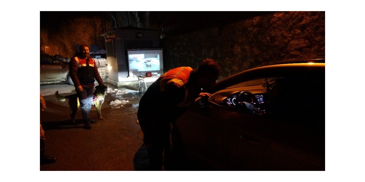 Jandarmadan “Başka Yol Yok, Uyuşturucuya Geçit Yok” uygulaması