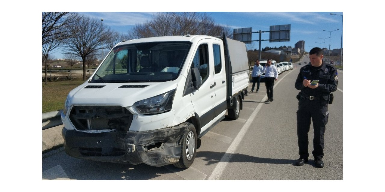 Samsun’da kamyonet bariyere çarptı: 2 yaralı