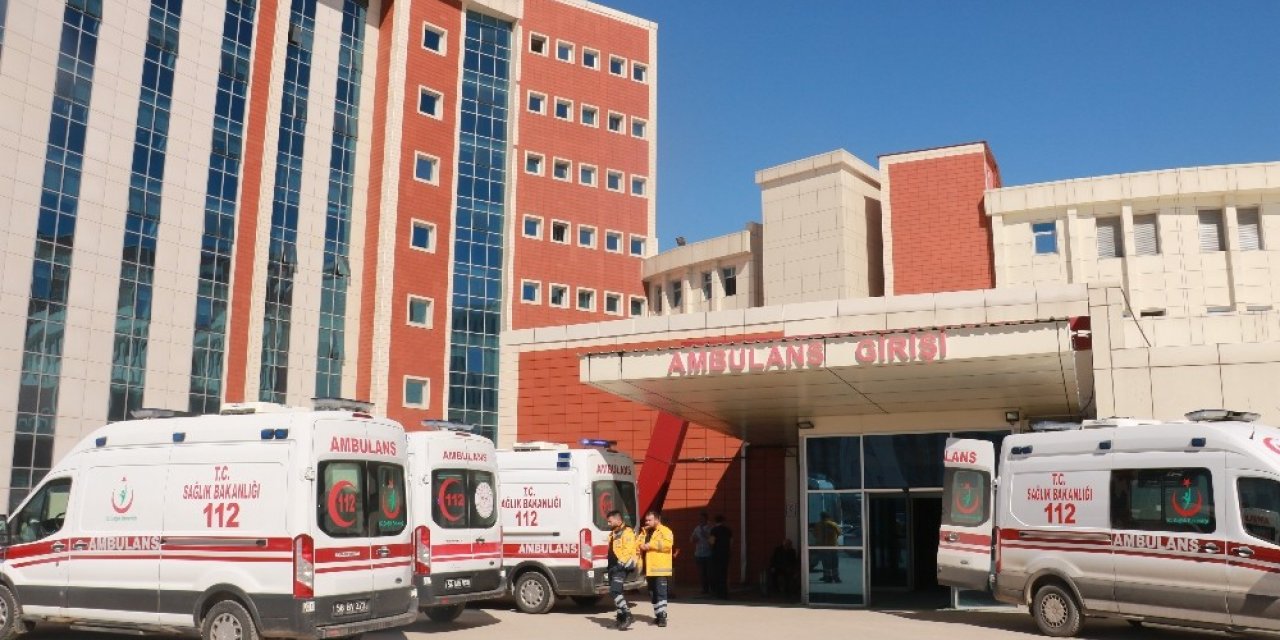 Sivas’ta gıda zehirlenmesi şüphesi ile 22 öğrenci hastaneye kaldırıldı
