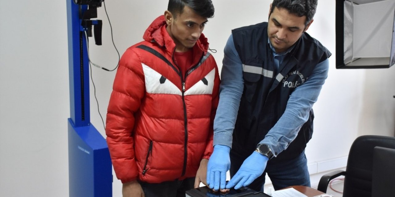 Aksaray’da 121 düzensiz göçmen sınır dışı edildi
