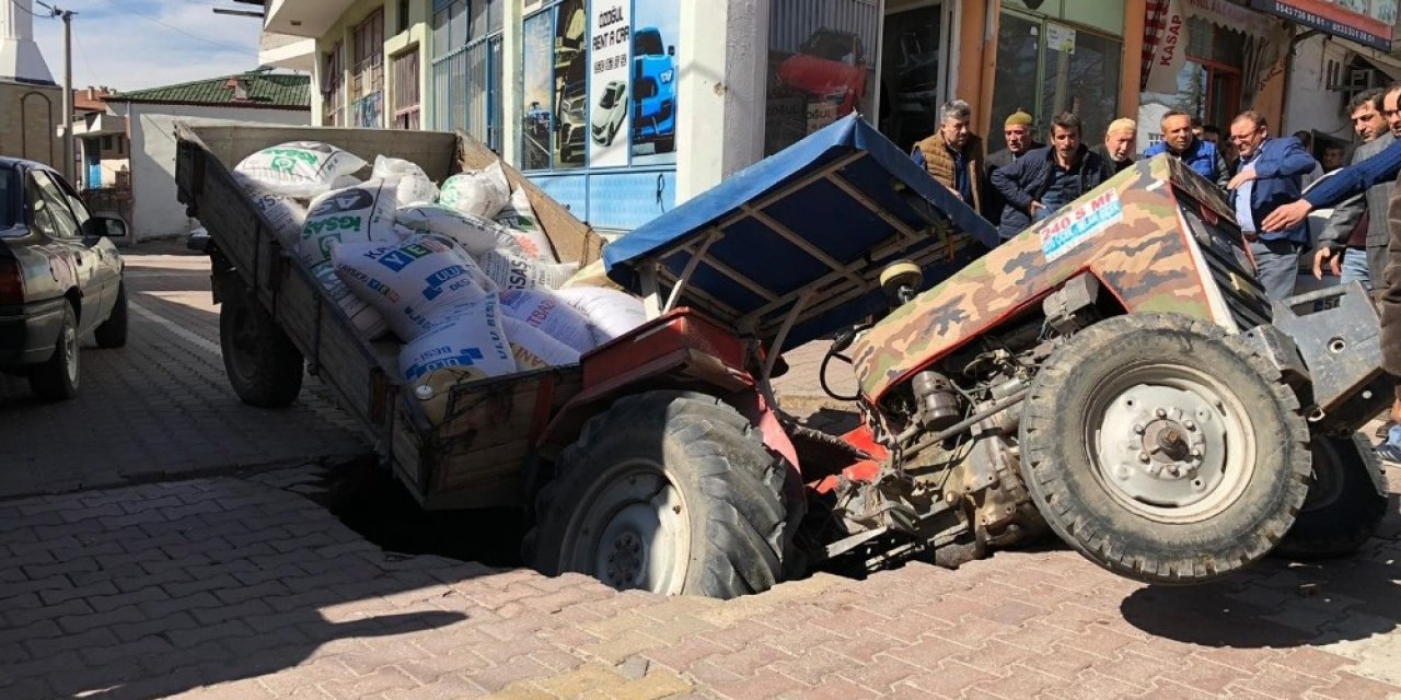Nevşehir’de traktör çöken yola düştü
