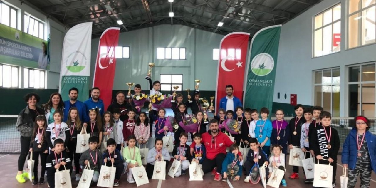 Küçük raketler profesyonelleri aratmadı