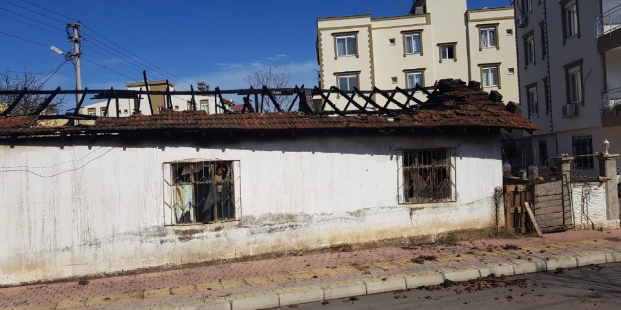 Yangında müstakil ev kullanılamaz hale geldi