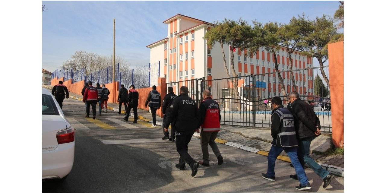 Polis 16 aranan şahsı yakaladı