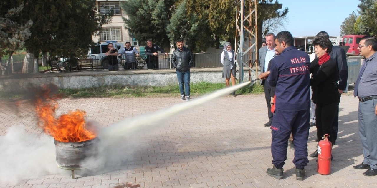 İtfaiyeden yangın eğitimleri sürüyor