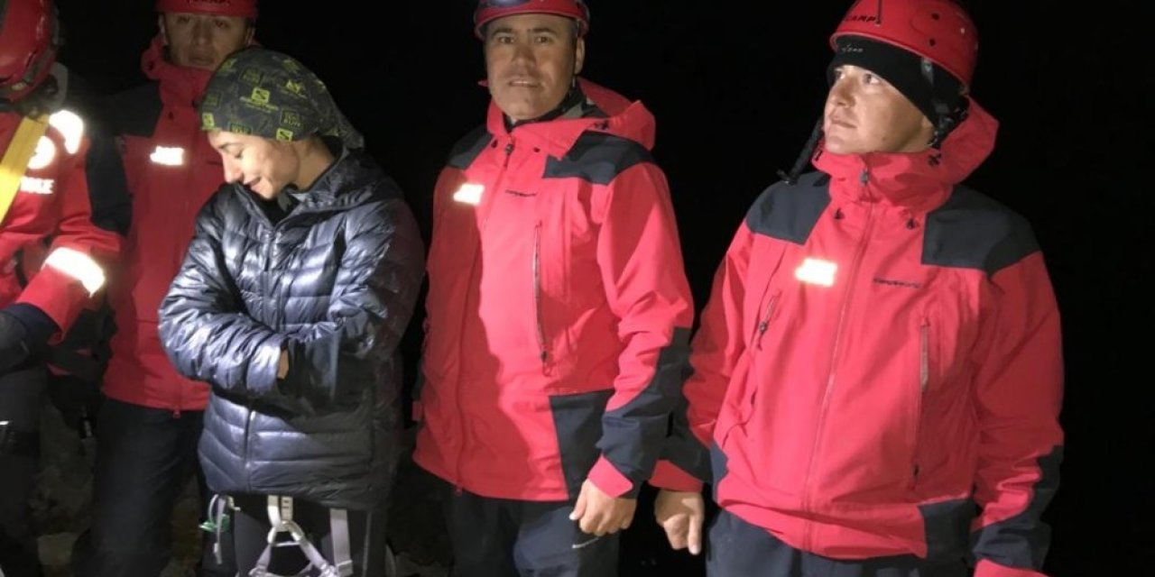 Antalya’da dağda mahsur kalan kadını jandarma kurtardı