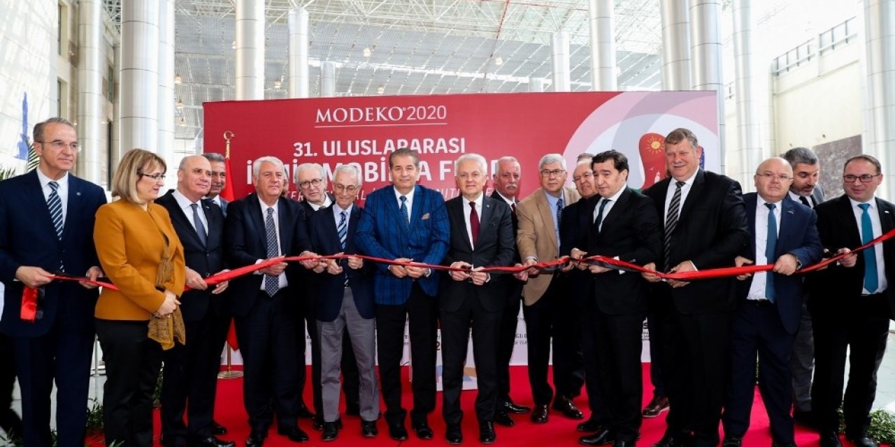 Merakla beklenen mobilya fuarı kapılarını açtı