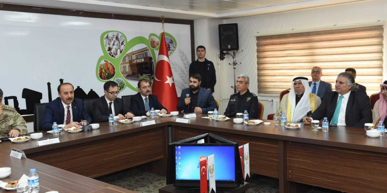 Şanlıurfa Valisi Abdullah Erin, Suriyeli kanaat önderlerini bilgilendirdi