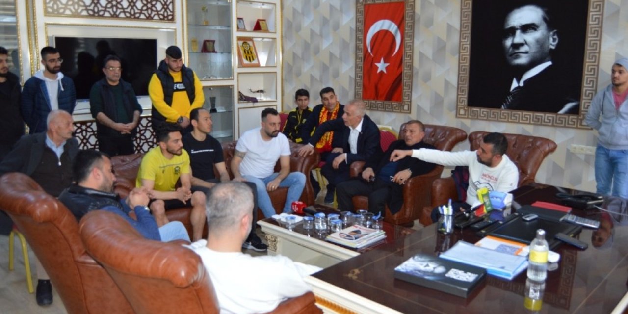 Yeni Malatyaspor’da taraftardan tesislere moral ziyareti