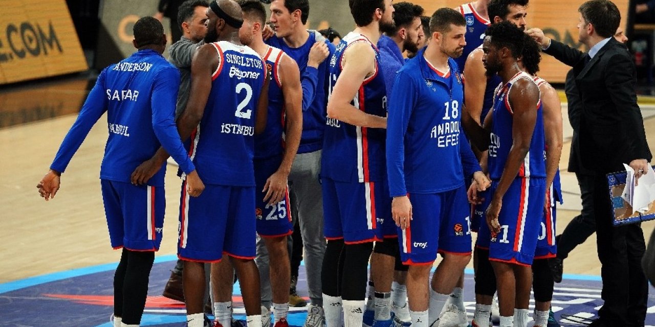 Lider Anadolu Efes’in konuğu Olympiakos